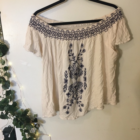 Tops - WHITE OFF TGE SHOULDER SHIRT